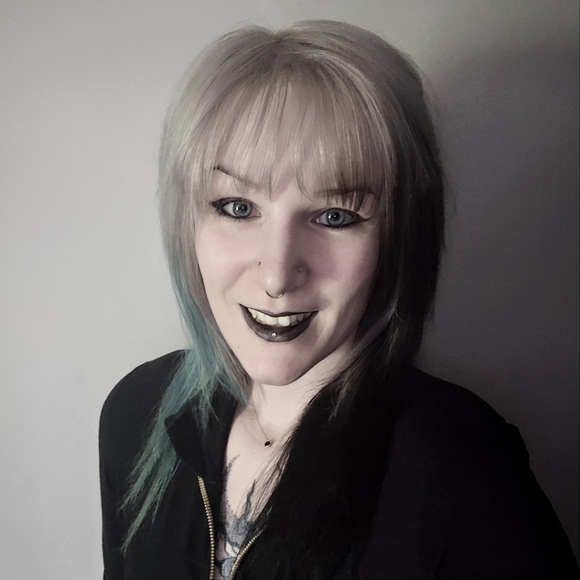 Meet your Posher, Liz - Picture 1 of 1